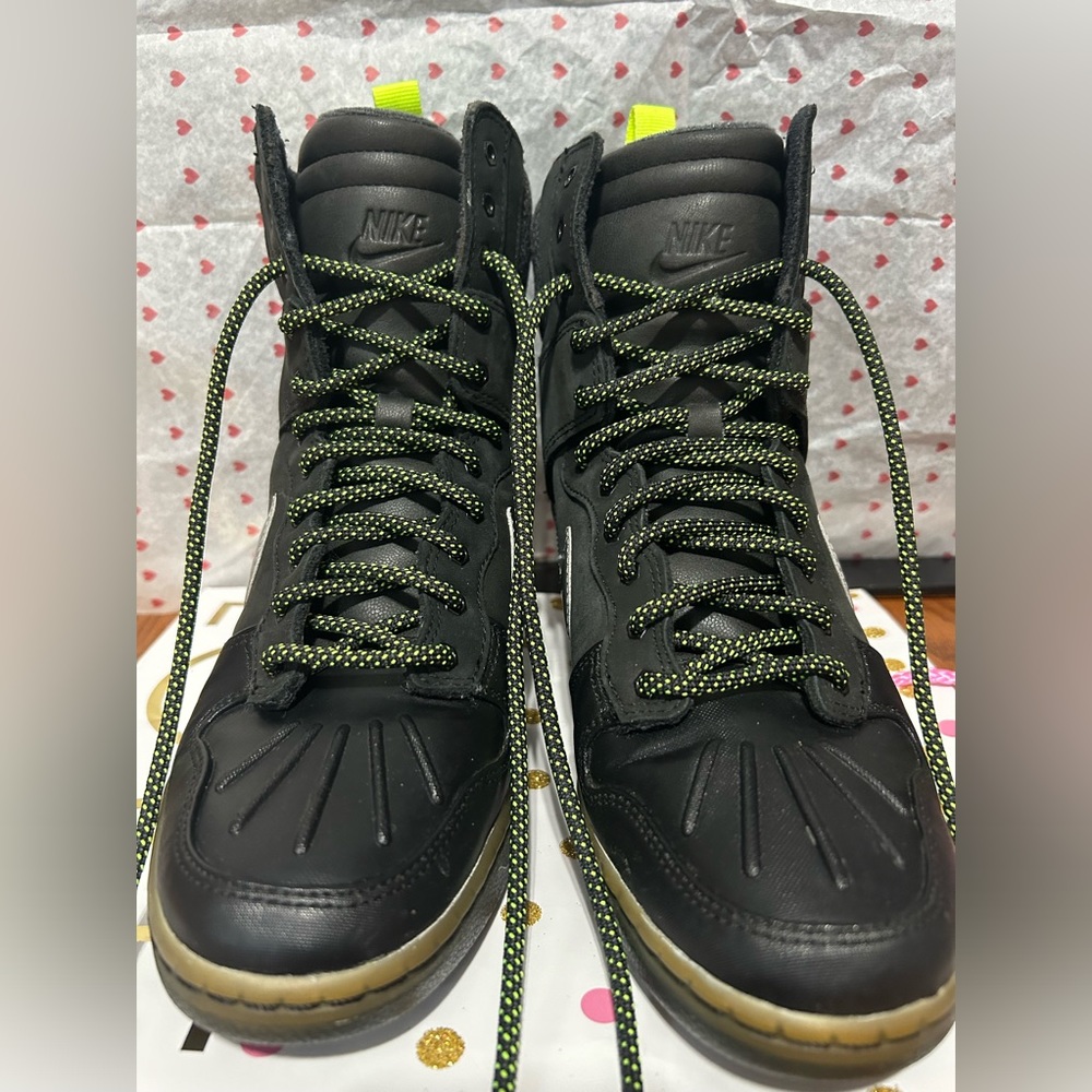 Nike Women's Nike Dunk Sky Hi 2.0
Sneakerboot